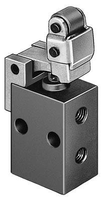 Einzelschwenkklemmzylinder mit kompakter Bauweise, zeigt einen metallischen Zylinder mit schwenkbarem Arm oben.