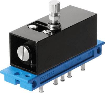 Ein schwarzes Festo Pneumatikventil mit einem Druckregler oben. Es befindet sich auf einer blauen Montagebasis mit mehreren Anschlüssen.