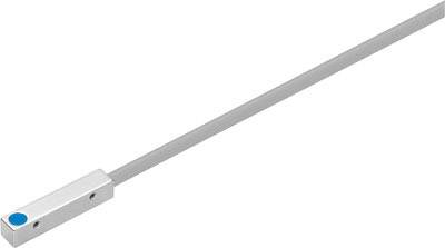 Kompakter Näherungsschalter mit rechteckigem Sensorkopf und langem, flexiblem Kabel.
