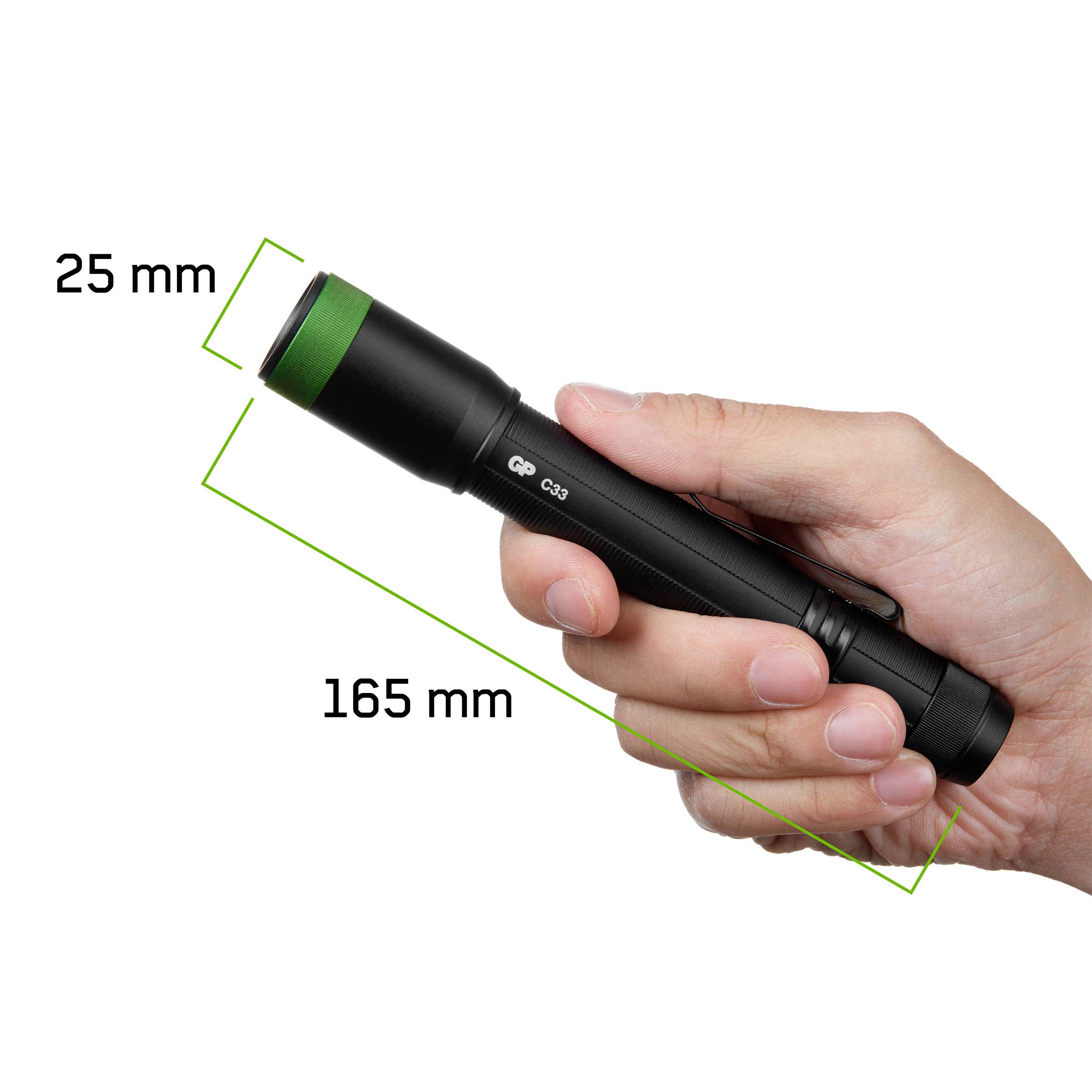 Hand hält eine schwarze Taschenlampe, 165 mm lang und 25 mm Durchmesser, in Daumen- und Zeigefingergriff.