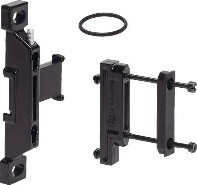 Schwarze magnetische Türfederung und Halterung mit Dichtung, zur Fixierung von Türen in Position. Geeignet für industrielle Anwendungen.