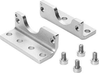 Zwei Aluminium-Winkelhalterungen mit sechs passenden Schrauben, verwendet zum Befestigen von Bauteilen an Maschinen oder Konstruktionen.