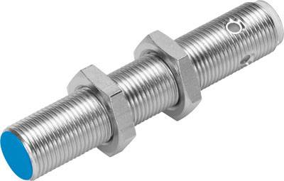 Metallsensor mit zylindrischem Gehäuse, zwei Sechskantmuttern und blauer Vorderseite. Used for industrielle Anwendungen.