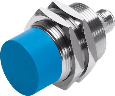 Metallsensor mit blauem Kunststoffkopf und Gewinde zur Befestigung, geeignet für industrielle Anwendungen zur Objekterkennung.