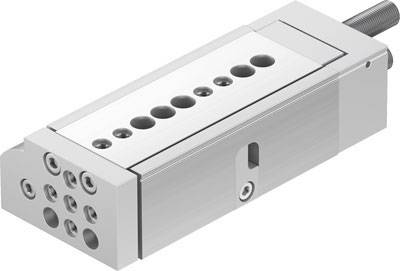 Silberner pneumatischer Zylinder mit mehreren Bohrungen und Befestigungsmöglichkeiten, von der Seite betrachtet.