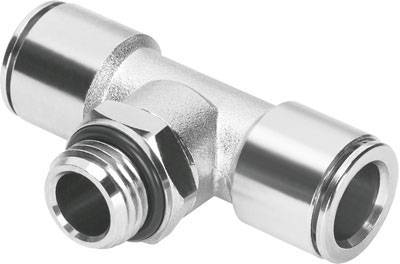 Silbernes, T-förmiges Rohrverbindungsstück aus Metall mit Gewinden an den Enden und einer Öffnung für die Verbindung von Rohren.