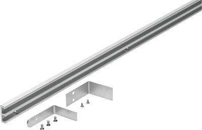 Metallschiene in L-Form mit Befestigungselementen und Schrauben auf weißem Hintergrund. Geeignet zur Montage oder Befestigung.