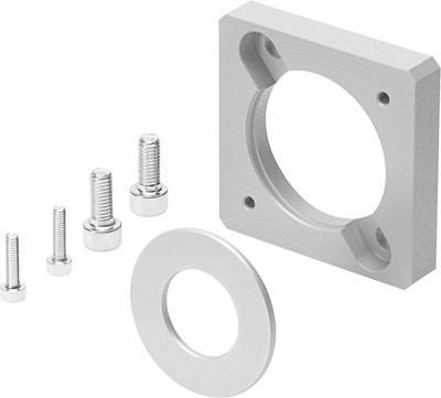Ein quadratisches Metallteil mit kreisförmiger Aussparung, begleitet von vier Schrauben und einer kreisförmigen Scheibe.