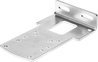 Metallwinkelhalterung mit rechteckiger Aussparung und mehreren Schraubenlöchern, zur Befestigung an einer Wand oder Oberfläche.