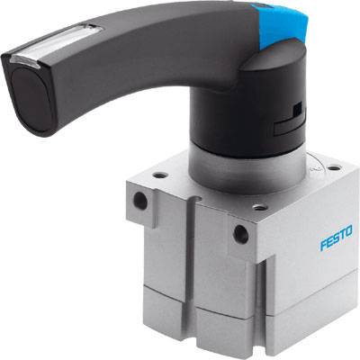Ein Hebelventil von Festo mit einem dunklen Griff und einer silbernen Basis. Es wird zur Steuerung von mechanischen Bewegungen verwendet.