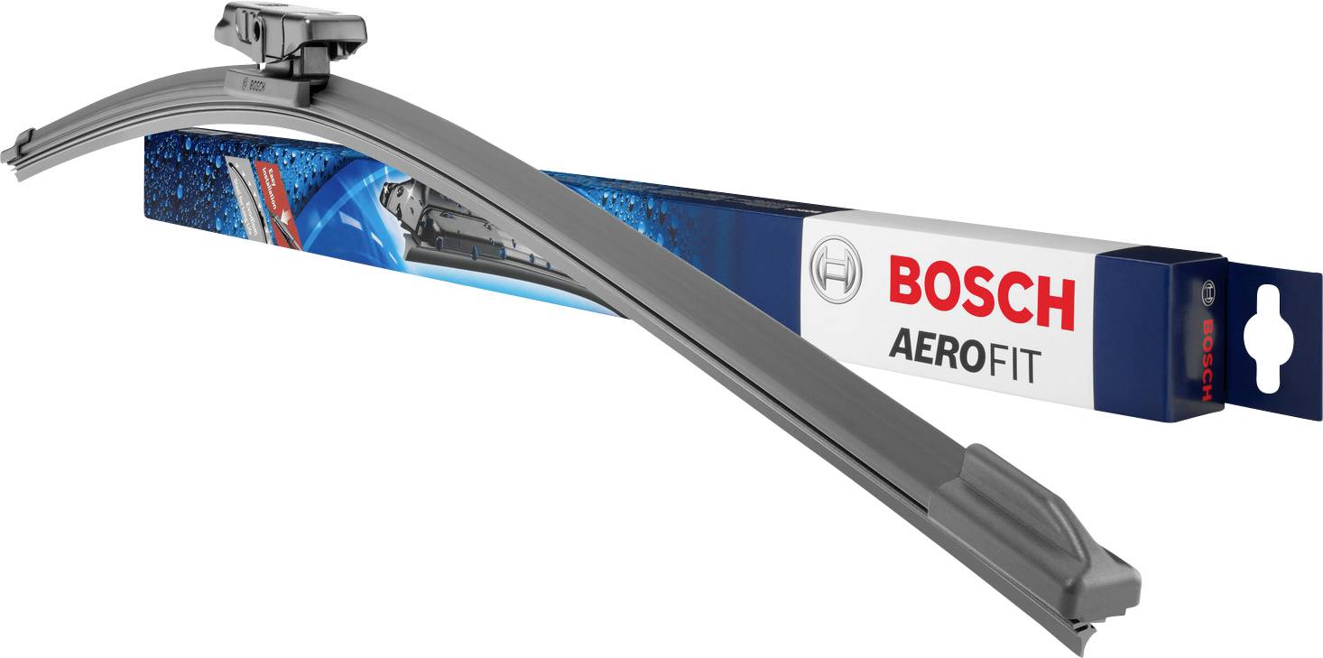 Eine Bosch AeroFit Wischerblattverpackung zeigt ein gebogenes Wischerblatt, das auf einer farbigen Verpackung platziert ist.