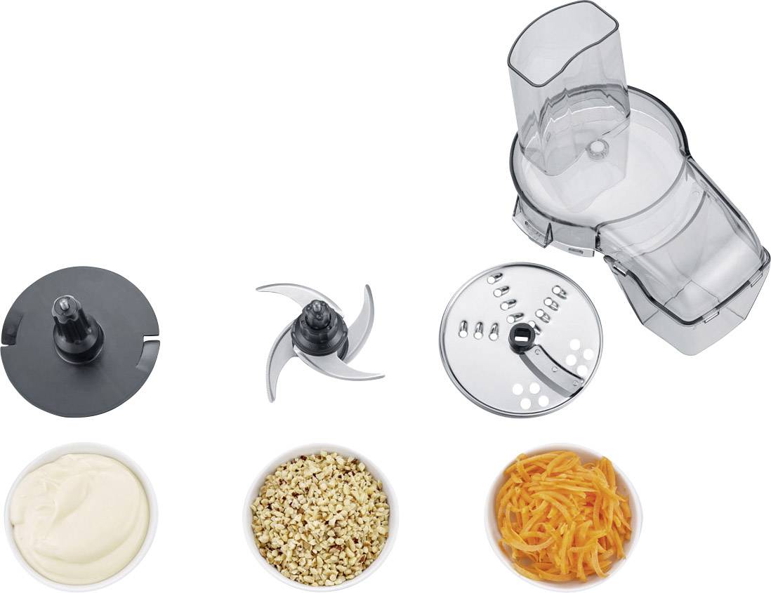 Eine Küchenmaschine mit drei Aufsätzen und drei Schüsseln: eine mit Püree, eine mit gehackten Nüssen und eine mit geraspelten Karotten.