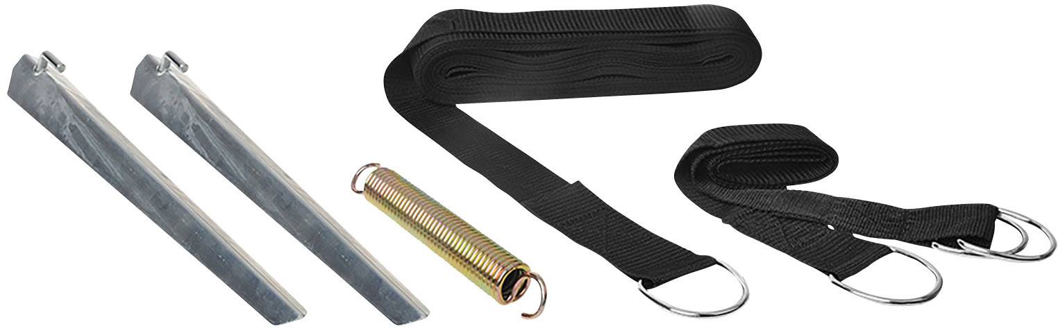 Ein Set aus zwei Metallankern, einer Metallfeder und zwei schwarzen Nylonbändern mit D-Ringen, vermutlich für Garten- oder Sportausrüstung.