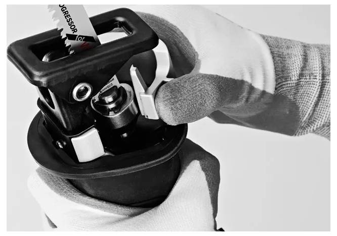 Bosch Professional Akku-Säbelsäge 06016A8109