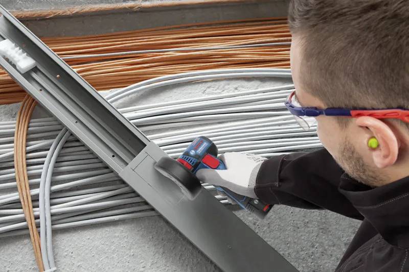 Bosch Professional 06019F200B Akku-Winkelschleifer 75mm 12V