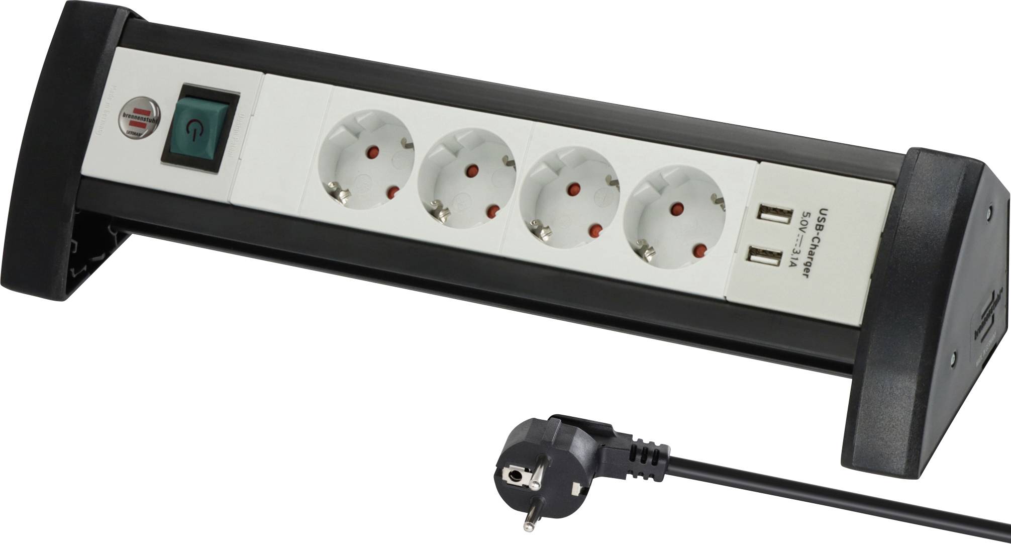 Vierfach-Steckdosenleiste in Schwarz mit Ein-/Ausschalter, zwei USB-Ladeanschlüssen und angebrachtem europäischem Stecker auf weißem Hintergrund.