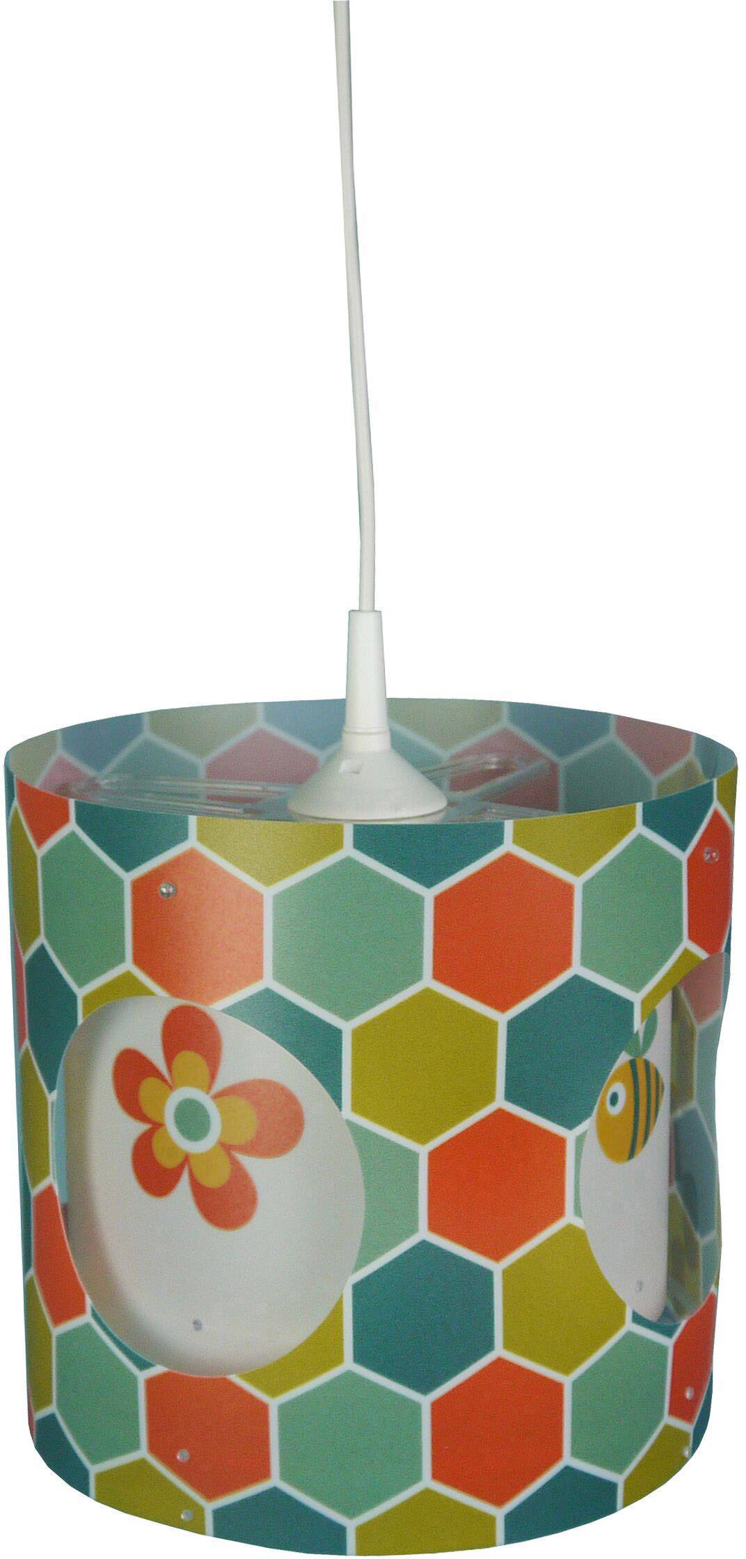 Bunt gemusterter Lampenschirm mit Wabenmuster in verschiedenen Farben; zentrale Blume und Punktdesigns; an Kabel hängend.