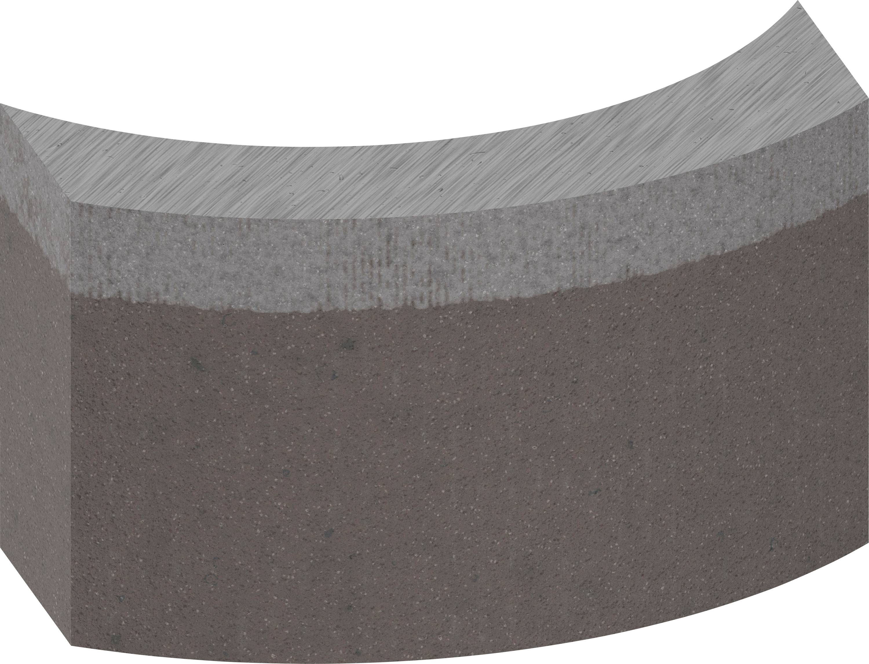 Querschnitt eines gebogenen Betonblocks, oben heller Beton, unten dunkler. Darstellung zeigt Materialschichten für Bauzwecke.