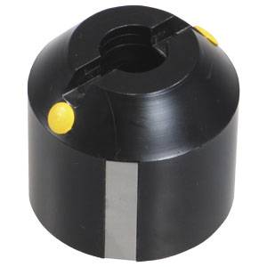 Ein schwarzer, zylindrischer Adapter mit gelben Punkten und einem Schlitz an der Oberseite, vermutlich für technische oder industrielle Anwendungen.