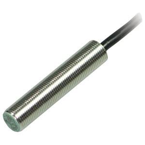 Ein zylindrischer induktiver Sensor aus Metall mit einem schwarzen Kabel, der zur Erkennung von Metallobjekten verwendet wird.