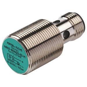 Zylindrischer Sensor von Pepperl+Fuchs, Modell NBB5-18GM50-E2-V1, für industrielle Anwendungen, metallisches Gehäuse, grüne Endkappe.