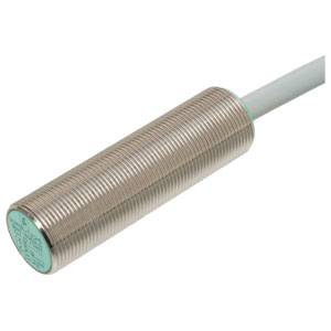 Zylindrischer induktiver Sensor, metallisches Gehäuse, mit Kabelanschluss für industrielle Anwendungen.