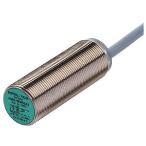 Zylindrischer induktiver Sensor mit Metallgehäuse und Kabelanschluss, geeignet für berührungslose Objekterfassung in industriellen Anwendungen.