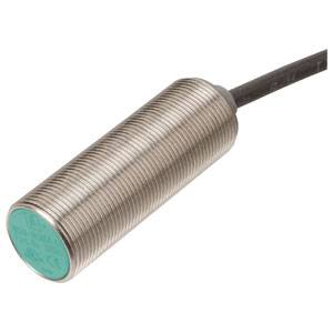 Ein zylindrischer Näherungssensor mit Metallgehäuse und Kabelanschluss, häufig in Automatisierungssystemen verwendet.