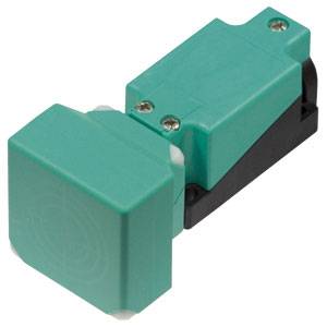 Ein grüner, rechteckiger elektronischer Sensor mit schwarzer Basis, wird oft in industriellen Anwendungen zur Objekterkennung verwendet.