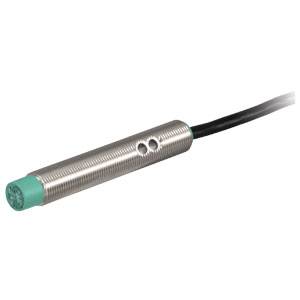 Ein zylindrischer Sensor aus Metall mit einem grünen Kunststoffende und einem Kabelanschluss auf der Rückseite.