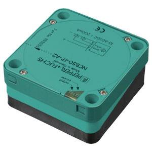 Induktiver Sensor von Pepperl+Fuchs, Modell NCB5-30GM40-N0, Schraubmontage, quadratisches, türkises Gehäuse, industrielles Design.
