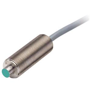 Zylindrischer Sensor mit Gewinde und Kabel, verwendet für berührungslose Erkennung in industriellen Anwendungen.