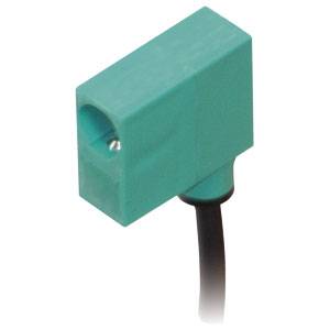 Ein grüner Induktivsensor mit einem schwarzen Kabel. Ideal zur Erkennung von Metallobjekten in der Automatisierungstechnik.
