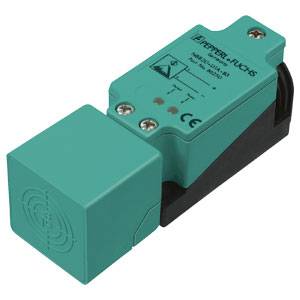 Induktiver Sensor in Grün, Modell NBB10-30GM50 von Pepperl+Fuchs, zur Objekterkennung. Rechteckige Form mit Kabelanschluss.