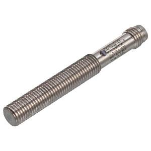 Metallischer Gewindestift mit Riffelung und Gravur auf der Oberfläche, zeigt detaillierte Struktur und Beschaffenheit.