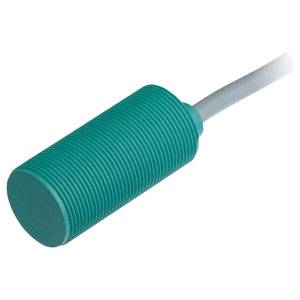 Ein grüner, zylindrischer Näherungssensor mit Kabel, der zur Erkennung von Objekten in industriellen Anwendungen verwendet wird.