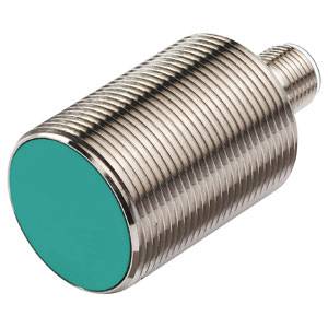 Zylindrischer metallischer Sensor mit grünem Sensorkopf; Gehäuse mit Rillen und Anschlussmutter. Verwendung in industriellen Anwendungen.