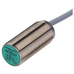 Induktiver Sensor in zylindrischer Form mit Kabel. Markenname und technische Angaben auf der grünen Kappe.