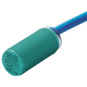 Ein zylindrischer, grüner Sensor mit blauer Kabelverbindung. Der Sensor hat eine glatte Oberfläche, geeignet für industrielle Anwendungen.
