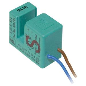Elektronisches Modul mit grüner Plastikhülle, zwei herausragende Kabel. Beschriftung zeigt Modellnummer und technische Details.