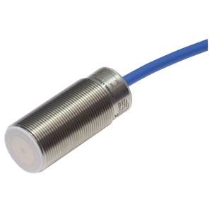 Zylindrischer Näherungssensor mit blauem Kabel, metallischem Gehäuse und Kunststoffabdeckung an der Spitze, geeignet für industrielle Anwendungen.