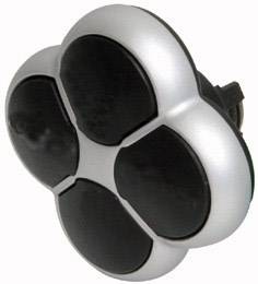 Ein schwarzes und silbernes, blumenförmiges Objekt mit vier runden Knöpfen, möglicherweise eine Fernbedienung, auf weißem Hintergrund.