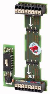 Elektronische Leiterplatte mit Pfeilen für den Stromfluss.