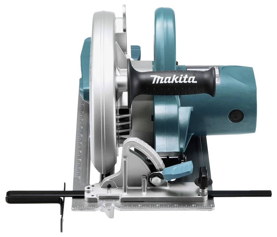 Eine türkis-silberne elektrische Kreissäge mit schwarzem Griff, versehen mit der Markenbeschriftung 'Makita'. Die Säge ist auf einer Metallbasis positioniert.