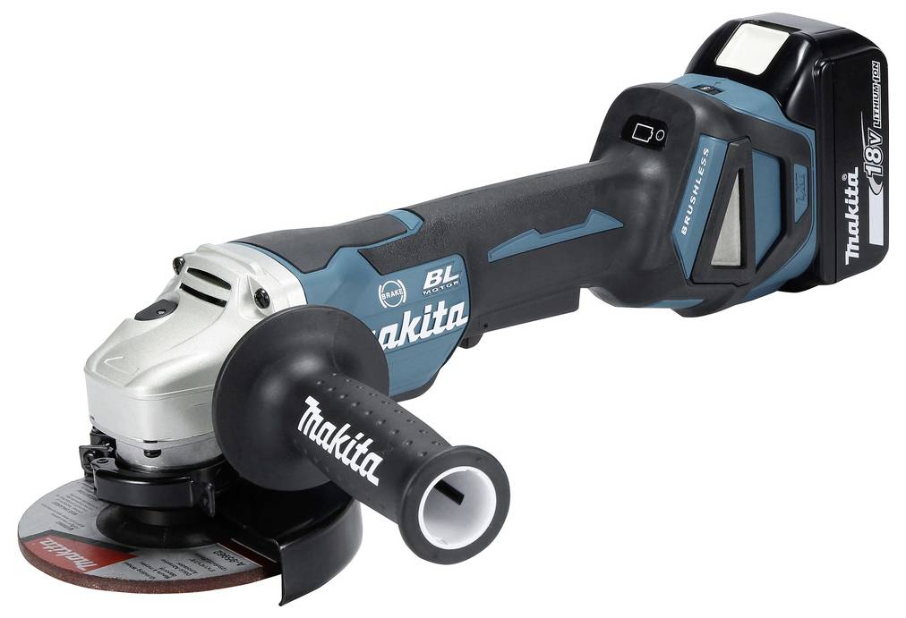 Ein kabelloser Makita-Winkelschleifer mit bürstenlosem Motor, ausgestattet mit einem angebrachten Akku und Seitengriff, konzipiert zum Schneiden und Schleifen.