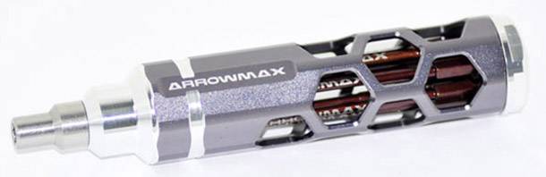 Rundes Werkzeug, wahrscheinlich ein Schraubendrehergriff, aus grauem Metall mit hexagonalem Muster und 'Arrowmax'-Schriftzug.