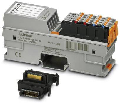 Ein Axioline-Modul und ein Stecker. Hauptsächlich genutzt in der industriellen Automatisierungstechnik.