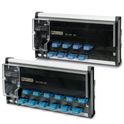 Zwei elektronische Geräte mit blauen Anschlüssen und Phoenix Contact Logo. Jeweils auf einer schwarzen Basis mit klaren Abdeckungen.