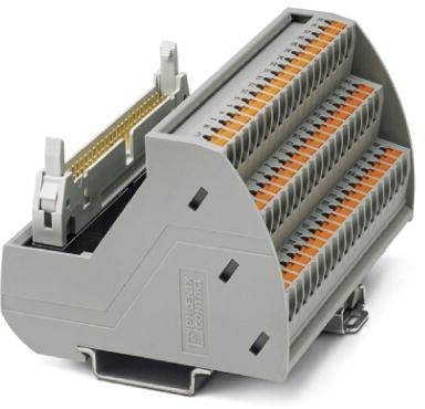 Graue elektrische Anschlussklemme mit mehreren Steckplätzen, auf einer Metallhalterung montiert. Sie zeigt orangefarbene Kontakte.