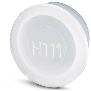 Runder, weißer Kunststoffdeckel mit der Aufschrift 'H111' in der Mitte.